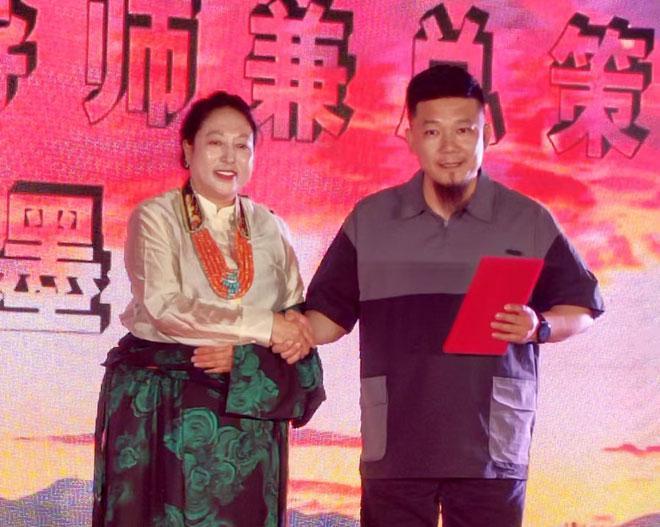 亲节暨鲁青民族一家亲青海优质农畜产品凯发国际伊村肥牛王饭店庆祝2025母(图6)